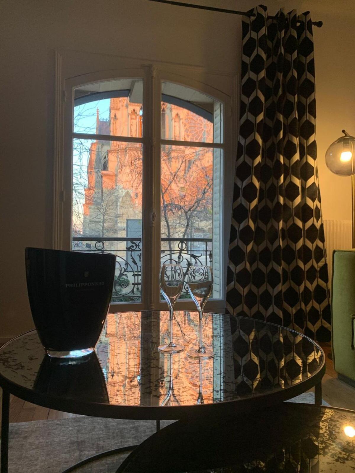 By Le Parvis Apartment
